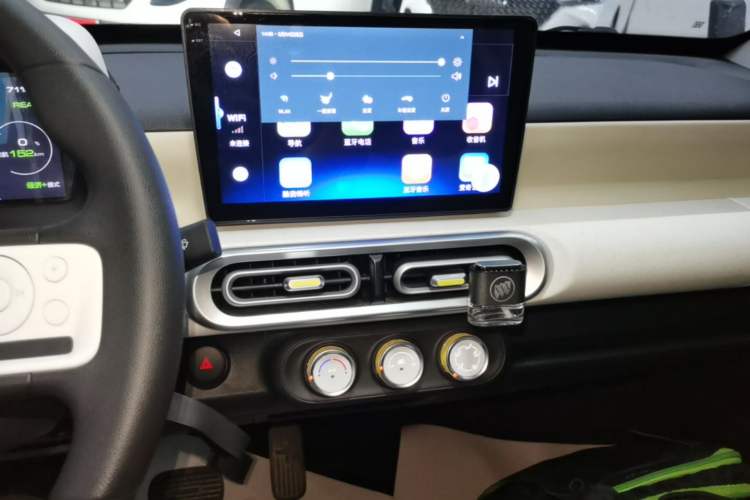 Used Wuling Hongguang MINIEV 2024 3rd Generation 215km Youth Edition Audio And AC Panel