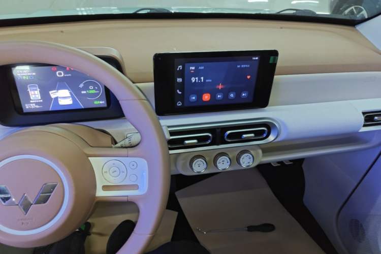 Used Wuling Hongguang MINIEV 2024 3rd Generation 215km Advanced Version Audio And AC Panel