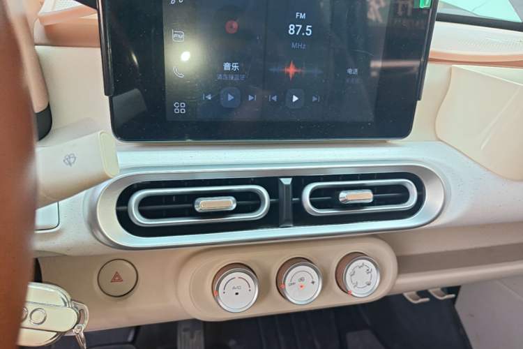 Used Wuling Hongguang MINIEV 2024 3rd Generation 215km Advanced Version Audio And AC Panel