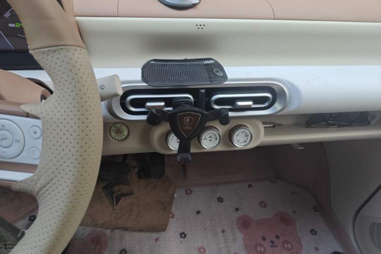 Used Wuling Hongguang MINIEV 2024 3rd Generation 215km Youth Edition Audio And AC Panel