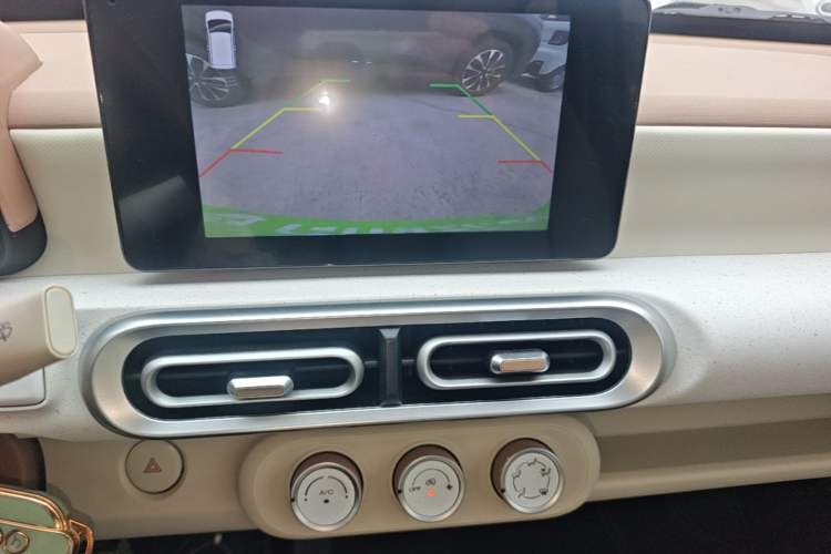 Used Wuling Hongguang MINIEV 2024 3rd Generation 215km Advanced Version Audio And AC Panel