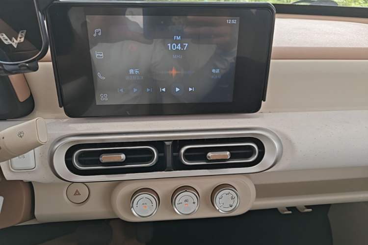 Used Wuling Hongguang MINIEV 2024 3rd Generation 215km Advanced Version Audio And AC Panel