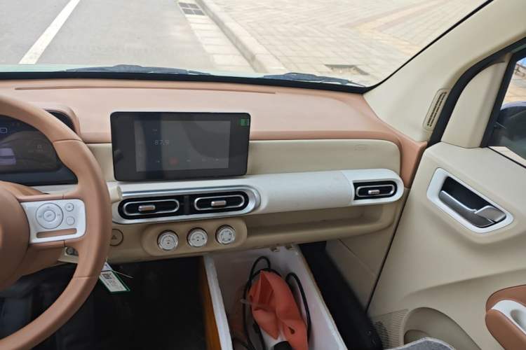 Used Wuling Hongguang MINIEV 2024 3rd Generation 170 km Audio And AC Panel