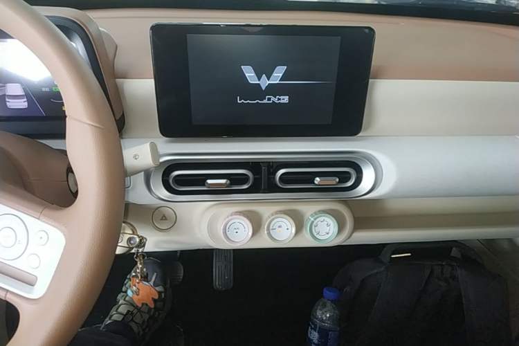 Used Wuling Hongguang MINIEV 2024 3rd Generation 215km Advanced Version Audio And AC Panel