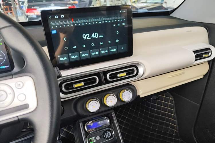 Used Wuling Hongguang MINIEV 2024 3rd Generation 215km Youth Edition Audio And AC Panel