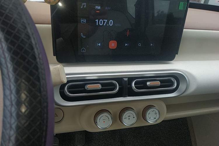 Used Wuling Hongguang MINIEV 2024 3rd Generation 215km Advanced Version Audio And AC Panel