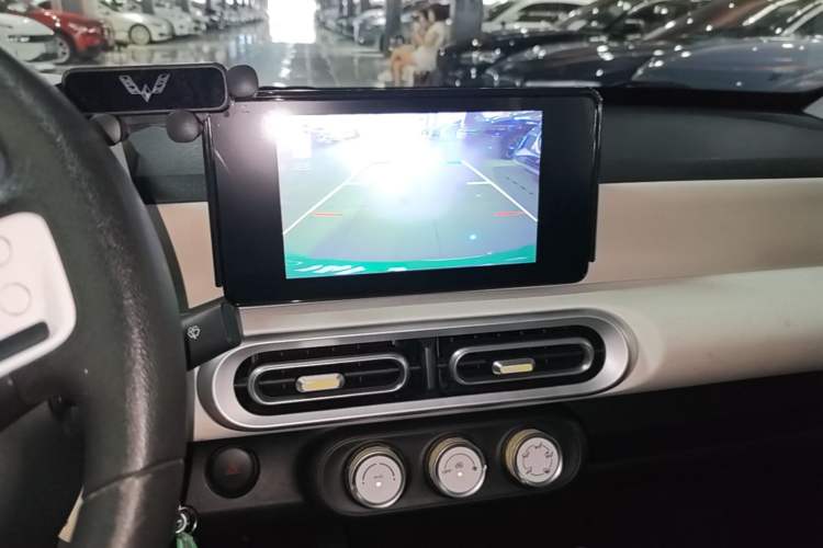 Used Wuling Hongguang MINIEV 2024 3rd Generation 215km Advanced Version Audio And AC Panel