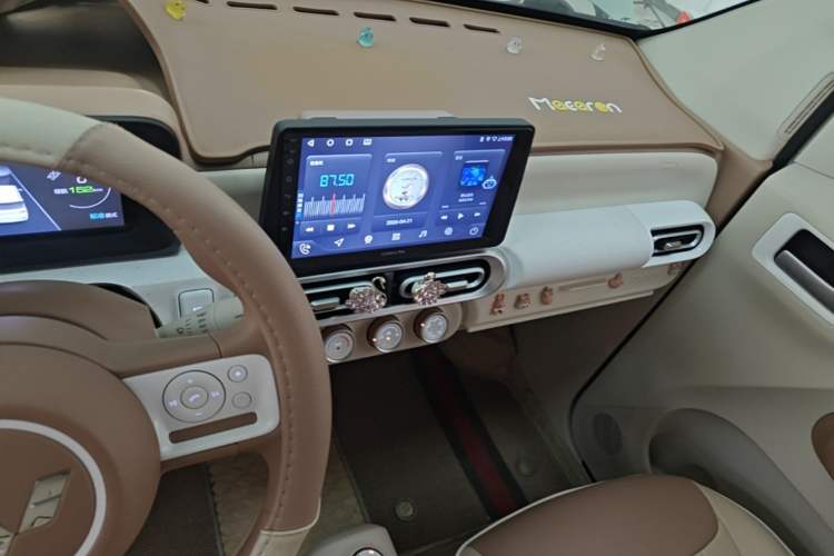 Used Wuling Hongguang MINIEV 2024 3rd Generation 215km Youth Edition Audio And AC Panel