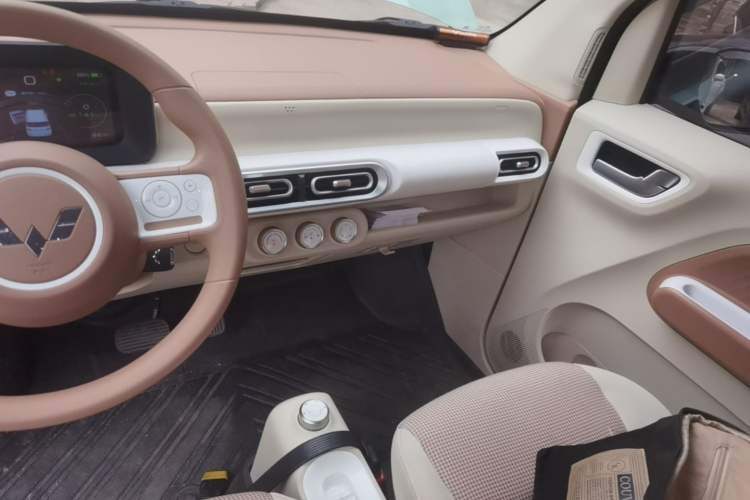 Used Wuling Hongguang MINIEV 2024 3rd Generation 215km Youth Edition Audio And AC Panel