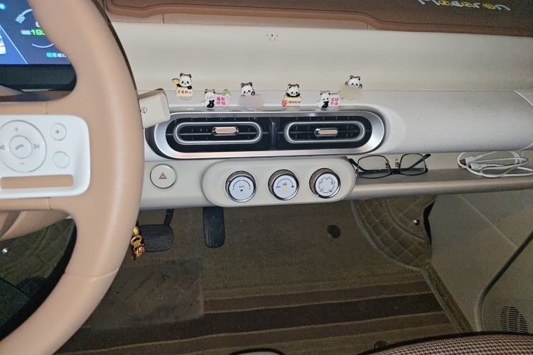 Used Wuling Hongguang MINIEV 2024 3rd Generation 215km Youth Edition Audio And AC Panel