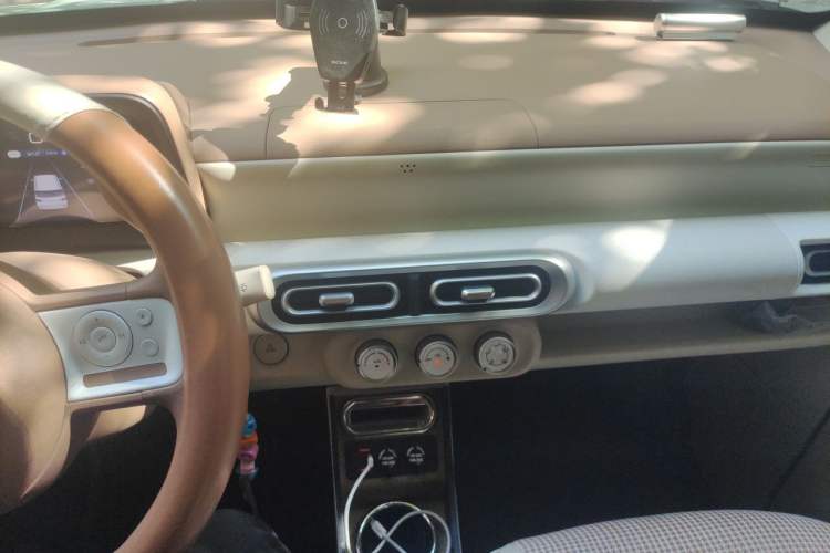Used Wuling Hongguang MINIEV 2024 3rd Generation 215km Youth Edition Audio And AC Panel
