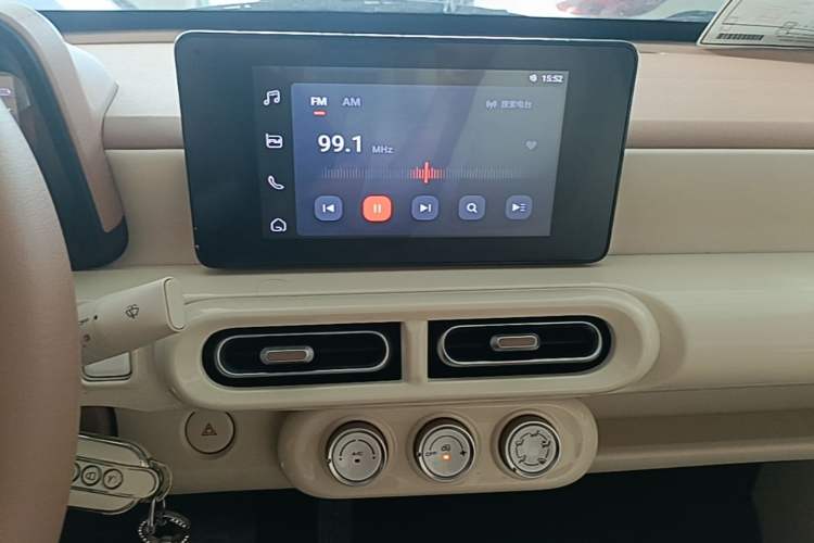 Used Wuling Hongguang MINIEV 2024 3rd Generation 215km Advanced Version Audio And AC Panel