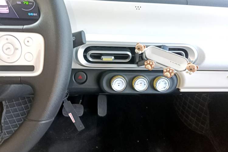 Used Wuling Hongguang MINIEV 2024 3rd Generation 215km Youth Edition Audio And AC Panel