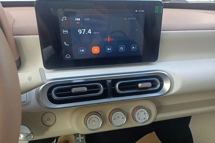 Used Wuling Hongguang MINIEV 2024 3rd Generation 215km Advanced Version Audio And AC Panel
