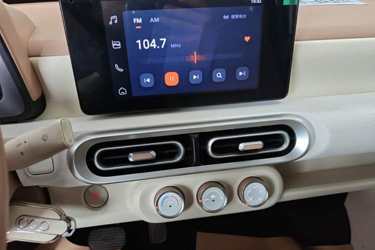 Used Wuling Hongguang MINIEV 2024 3rd Generation 215km Advanced Version Audio And AC Panel
