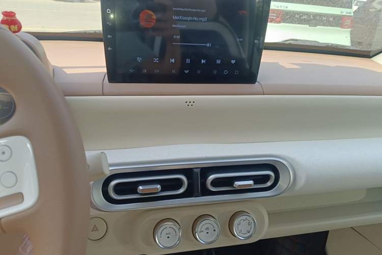 Used Wuling Hongguang MINIEV 2024 3rd Generation 215km Youth Edition Audio And AC Panel