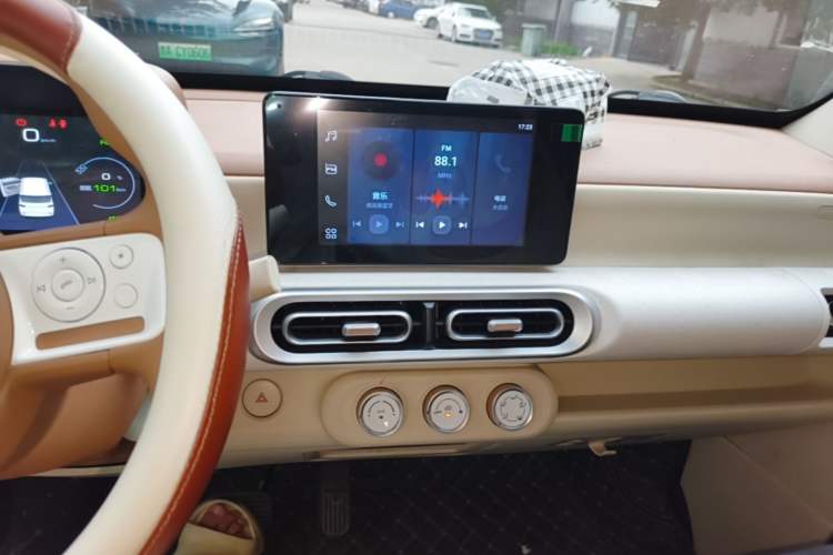 Used Wuling Hongguang MINIEV 2024 3rd Generation 215km Advanced Version Audio And AC Panel