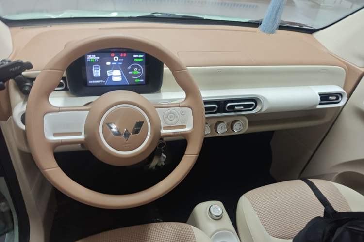 Used Wuling Hongguang MINIEV 2024 3rd Generation 215km Youth Edition Audio And AC Panel