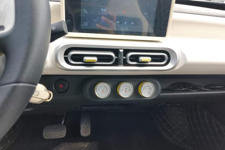 Used Wuling Hongguang MINIEV 2024 3rd Generation 215km Advanced Version Audio And AC Panel