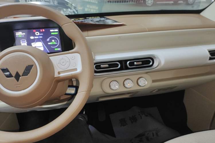 Used Wuling Hongguang MINIEV 2024 3rd Generation 215km Youth Edition Audio And AC Panel