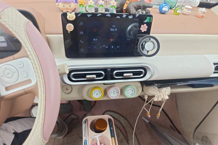 Used Wuling Hongguang MINIEV 2024 3rd Generation 215km Advanced Version Audio And AC Panel