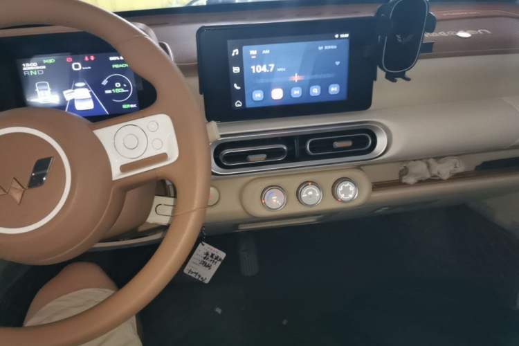 Used Wuling Hongguang MINIEV 2024 3rd Generation 170 km Audio And AC Panel