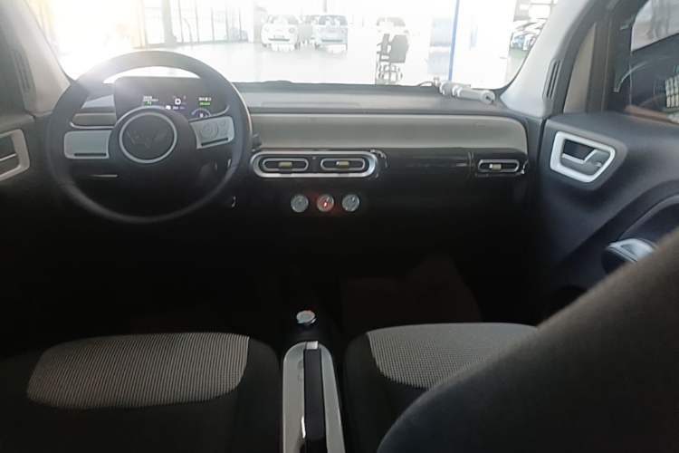 Used Wuling Hongguang MINIEV 2024 3rd Generation 215km Youth Edition Audio And AC Panel