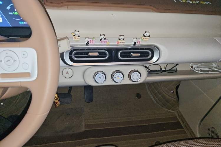 Used Wuling Hongguang MINIEV 2024 3rd Generation 215km Youth Edition Audio And AC Panel