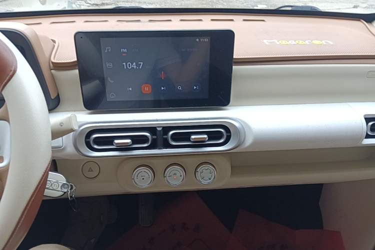 Used Wuling Hongguang MINIEV 2024 3rd Generation 215km Advanced Version Audio And AC Panel