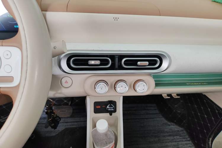 Used Wuling Hongguang MINIEV 2024 3rd Generation 215km Youth Edition Audio And AC Panel
