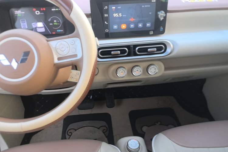 Used Wuling Hongguang MINIEV 2024 3rd Generation 215km Advanced Version Audio And AC Panel