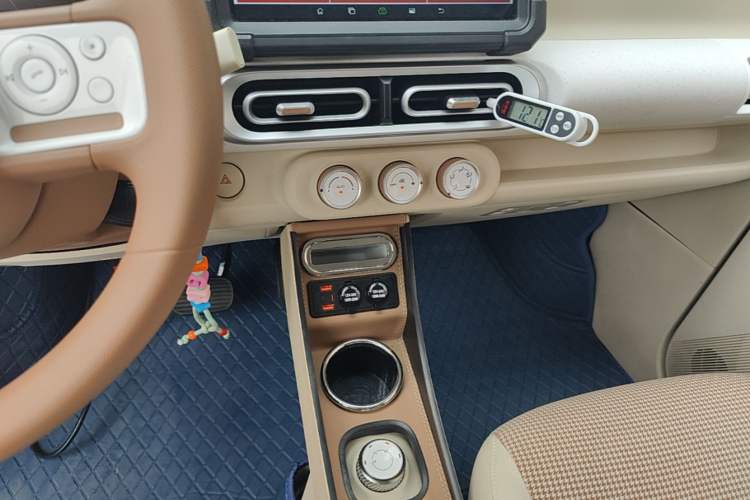Used Wuling Hongguang MINIEV 2024 3rd Generation 215km Youth Edition Audio And AC Panel