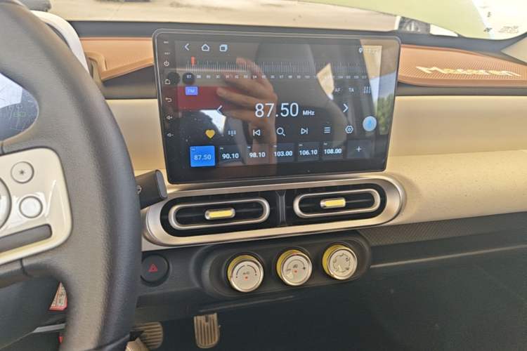 Used Wuling Hongguang MINIEV 2024 3rd Generation 215km Youth Edition Audio And AC Panel