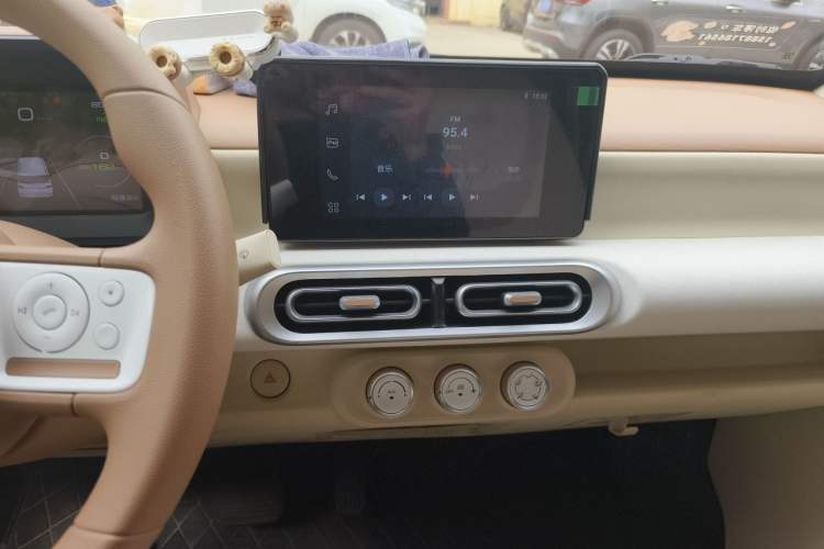 Used Wuling Hongguang MINIEV 2024 3rd Generation 215km Advanced Version Audio And AC Panel