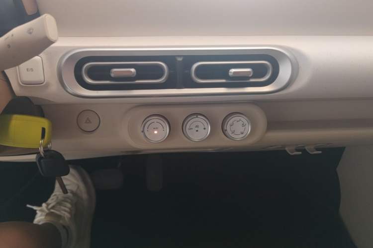 Used Wuling Hongguang MINIEV 2024 3rd Generation 215km Youth Edition Audio And AC Panel