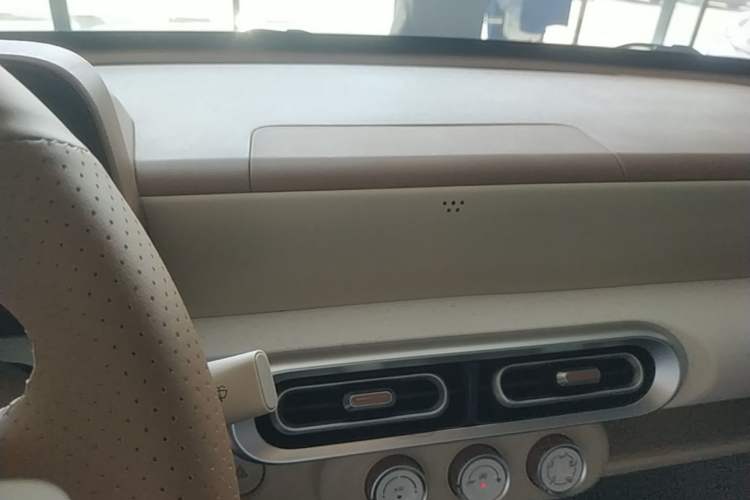 Used Wuling Hongguang MINIEV 2024 3rd Generation 215km Youth Edition Audio And AC Panel