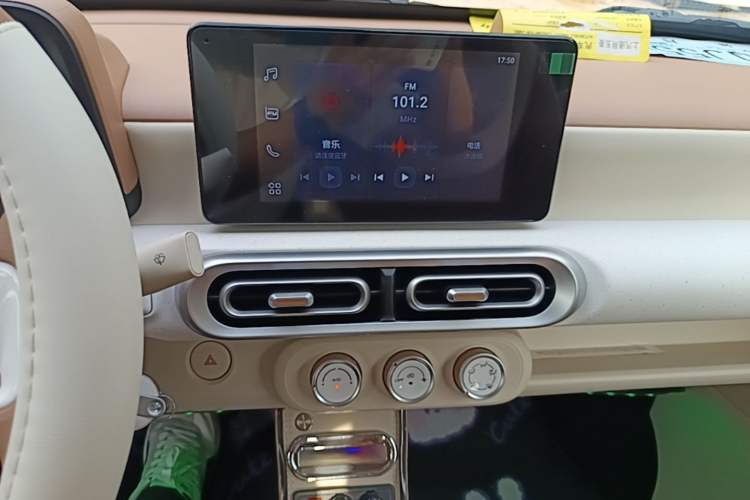 Used Wuling Hongguang MINIEV 2024 3rd Generation 215km Advanced Version Audio And AC Panel