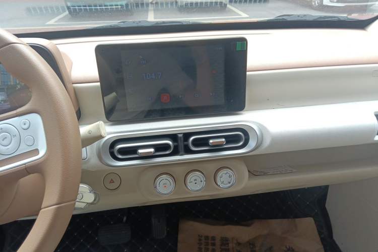 Used Wuling Hongguang MINIEV 2024 3rd Generation 215km Advanced Version Audio And AC Panel