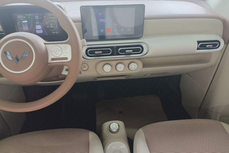 Used Wuling Hongguang MINIEV 2024 3rd Generation 215km Advanced Version Audio And AC Panel