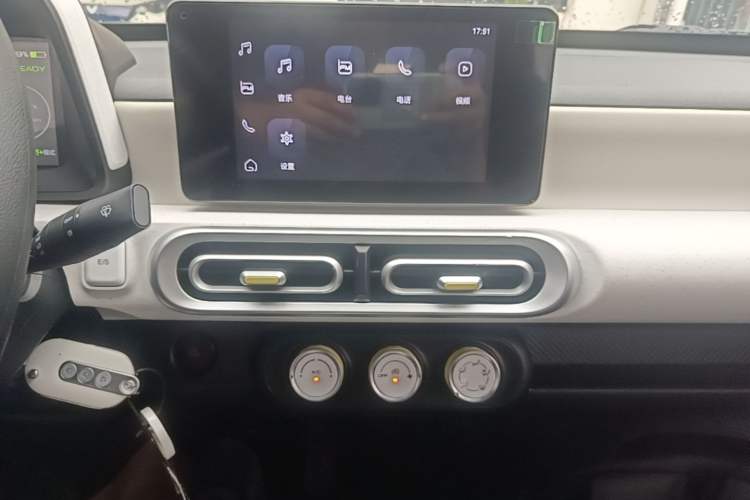 Used Wuling Hongguang MINIEV 2024 3rd Generation 215km Advanced Version Audio And AC Panel