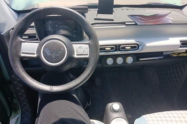 Used Wuling Hongguang MINIEV 2024 3rd Generation 215km Youth Edition Center Console