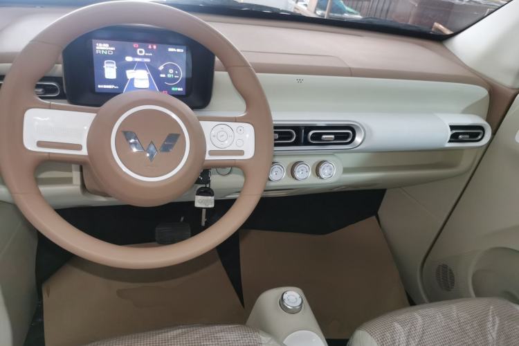 Used Wuling Hongguang MINIEV 2024 3rd Generation 215km Youth Edition Center Console