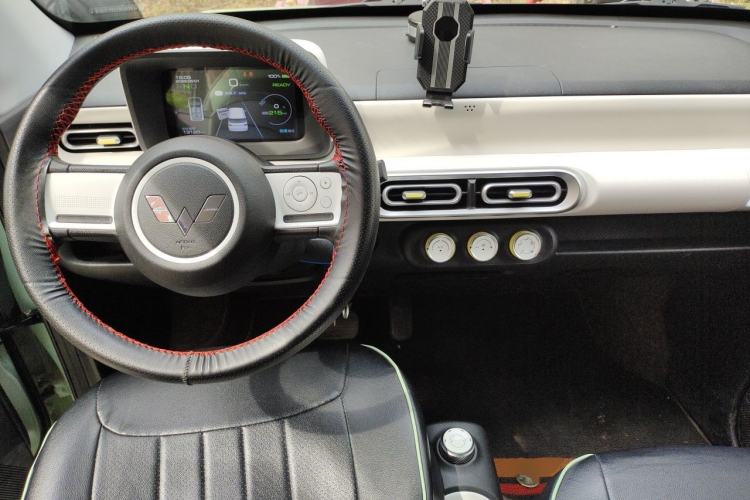 Used Wuling Hongguang MINIEV 2024 3rd Generation 215km Youth Edition Center Console