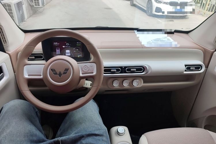 Used Wuling Hongguang MINIEV 2024 Third Generation 120 km Center Console