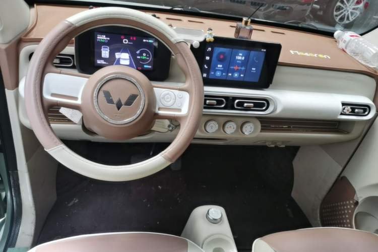 Used Wuling Hongguang MINIEV 2024 3rd Generation 215km Advanced Version Center Console