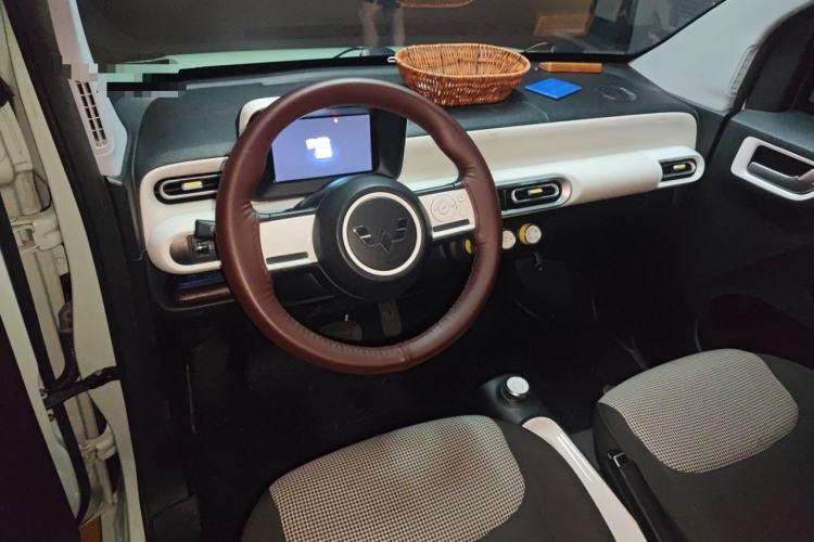 Used Wuling Hongguang MINIEV 2024 3rd Generation 215km Youth Edition Center Console