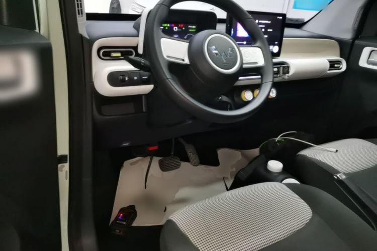 Used Wuling Hongguang MINIEV 2024 3rd Generation 215km Youth Edition Center Console