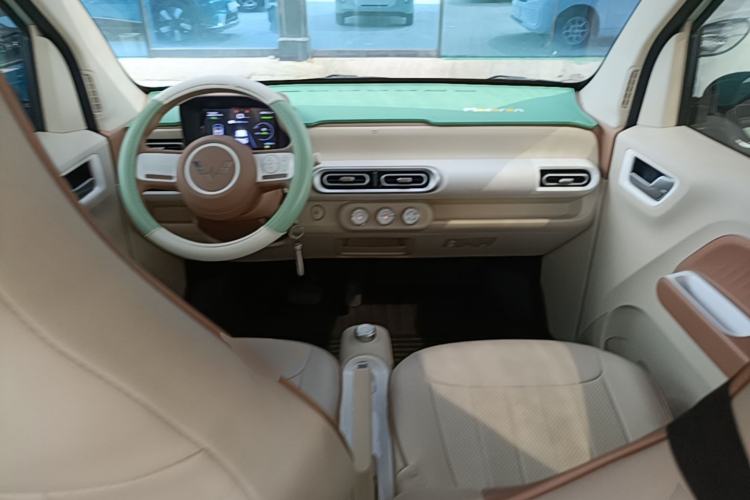 Used Wuling Hongguang MINIEV 2024 3rd Generation 215km Youth Edition Center Console