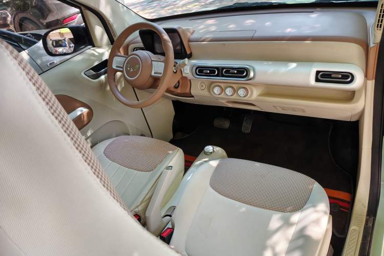 Used Wuling Hongguang MINIEV 2024 3rd Generation 215km Youth Edition Center Console