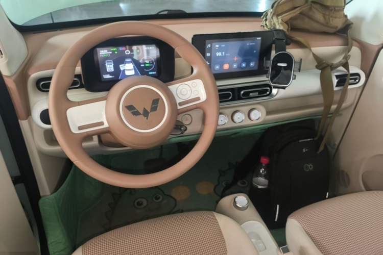 Used Wuling Hongguang MINIEV 2024 3rd Generation 215km Advanced Version Center Console
